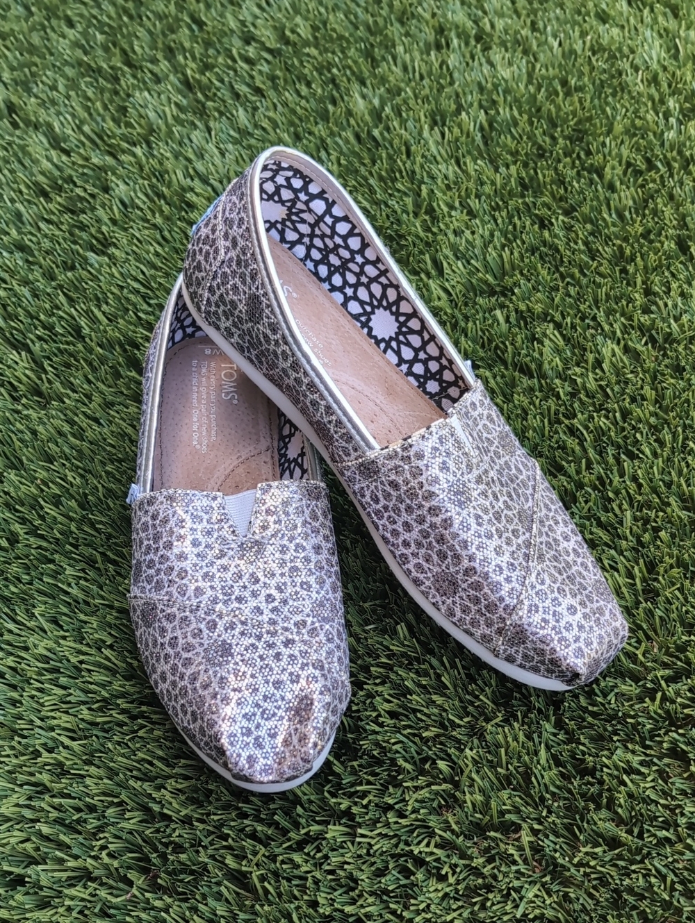 NEW TOMS Metallic / Iridescent Floral / Mosaic Pattern Slip-Ons